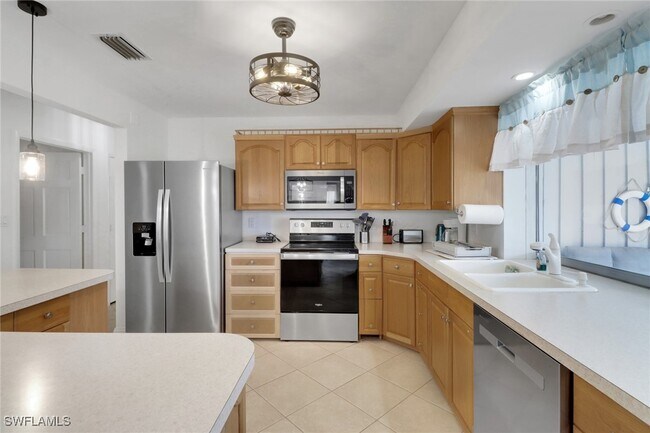 Building Photo - 28215 Sunset Dr