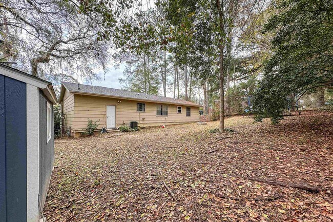 Building Photo - 2630 Mayfair Rd