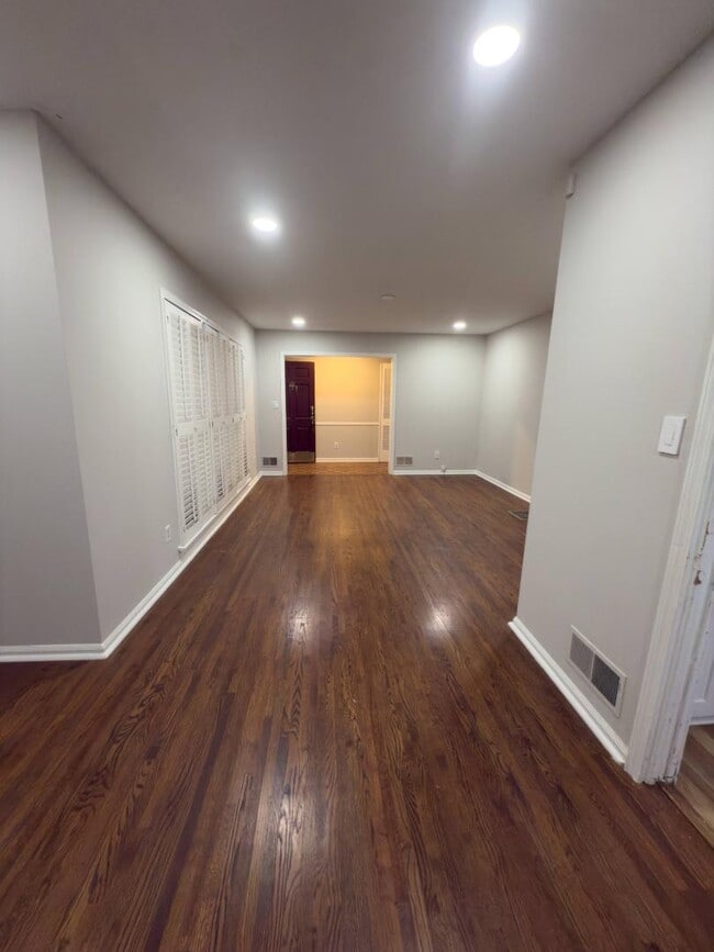 Building Photo - 964 Ridgewood Cir