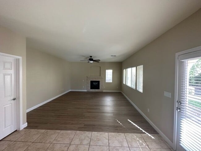 Building Photo - Beautiful 4 bedroom home In Paseos Summerlin - minutes from DT Summerlin and Red Rock Canyon!!