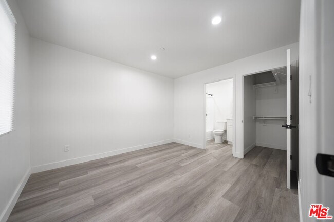 Building Photo - 4110 Normandie Ave