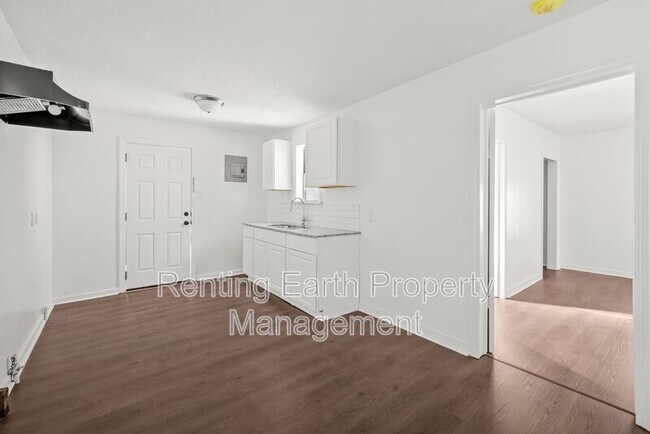 Building Photo - 5320 Ter Q