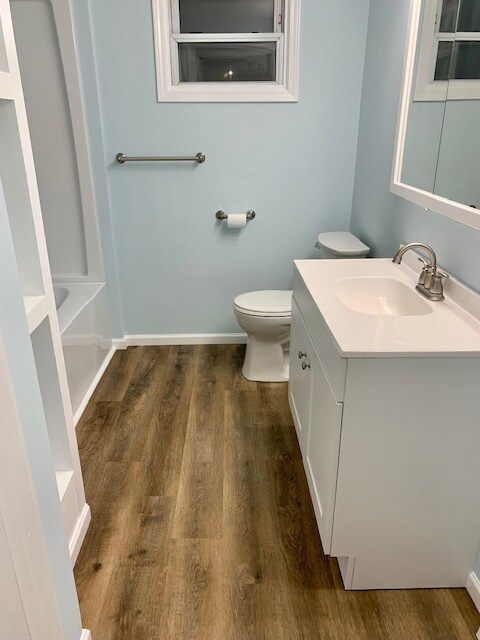 Building Photo - 824 Center St