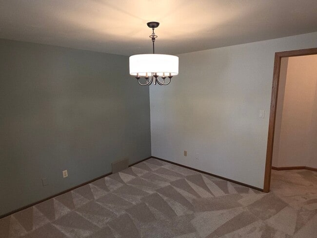 Building Photo - Mt Pleasant 4 bedroom