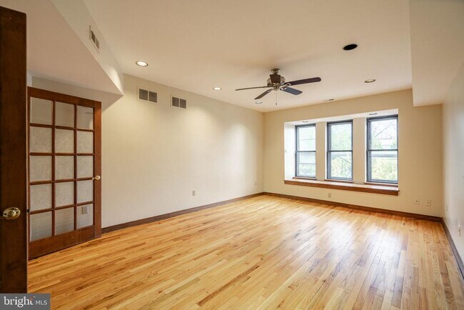 Building Photo - 322 Poplar St