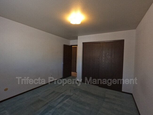 Building Photo - 1024 Oxford Ln