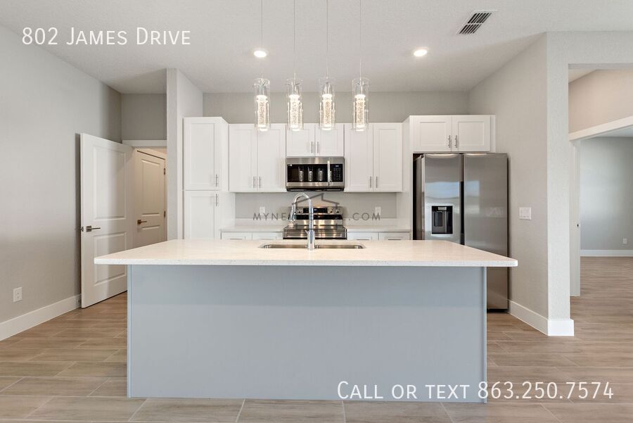 Building Photo - 802 James Dr