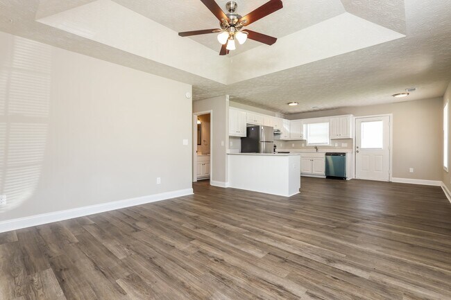Building Photo - 812 Pine Hill Ct