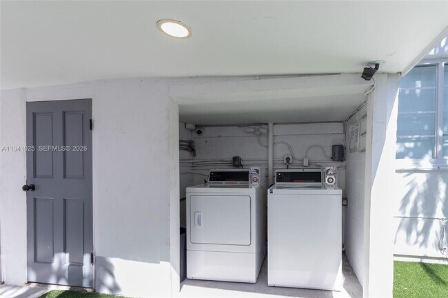 Building Photo - 8430 Harding Ave