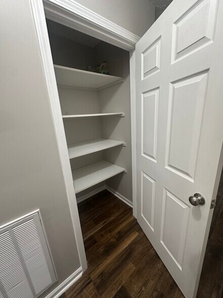 Building Photo - 4293 Bristow Rd