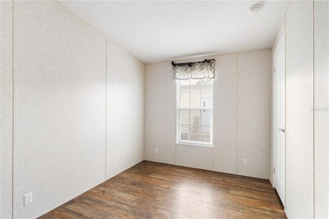 Building Photo - 419 N Chestnut Rd