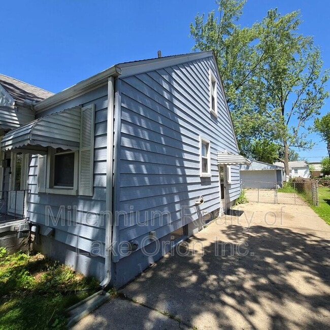 Building Photo - 136 W Princeton Ave