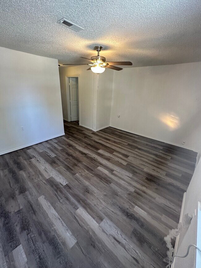 Building Photo - 1608 E Jasper St