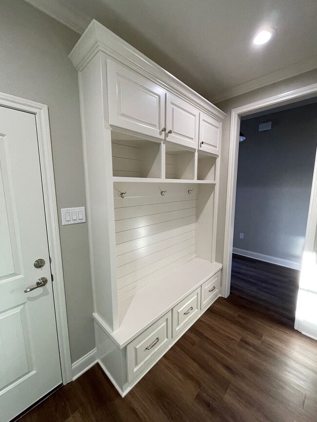 Building Photo - Beautifully Maintained New Build in Midway...