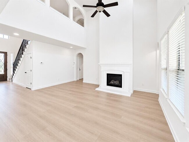 Building Photo - 14312 Senia Bend