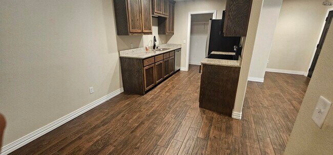 Building Photo - 2947 Cunningham Dr