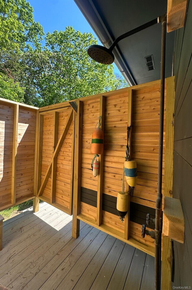 Building Photo - 123 Windward