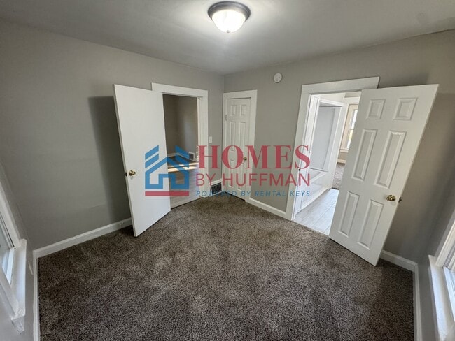 Building Photo - Two Bedroom | Garage | Move In Ready