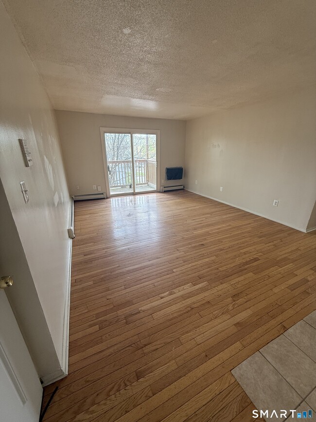 Building Photo - 1051 Old Colony Rd