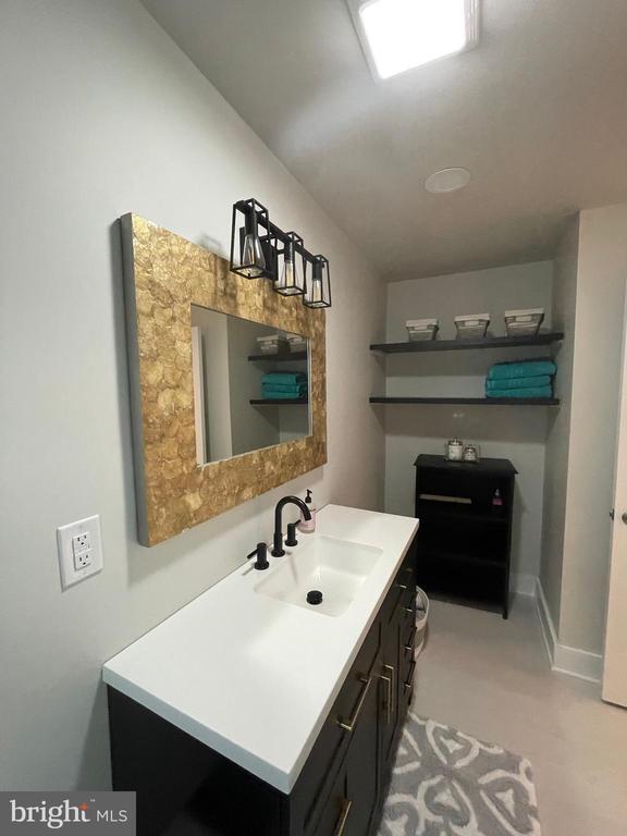 Building Photo - 3 Talbot Ave