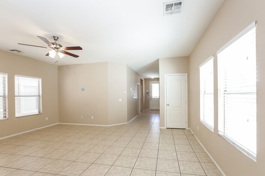 Building Photo - 11242 W Garfield St