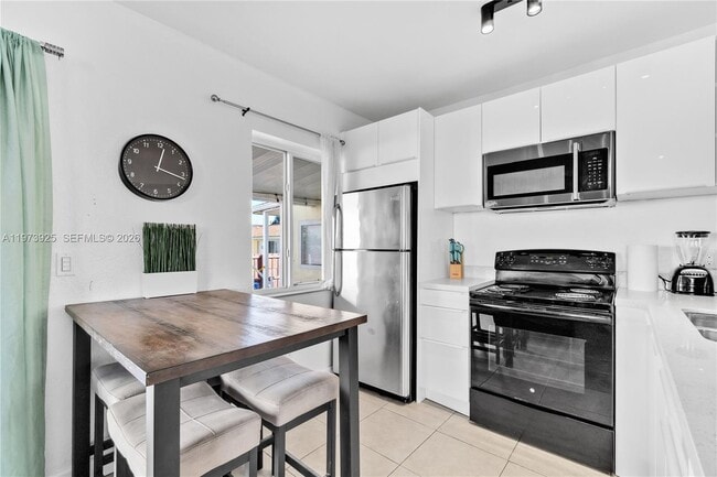 Building Photo - 1021 NW 23rd Ave