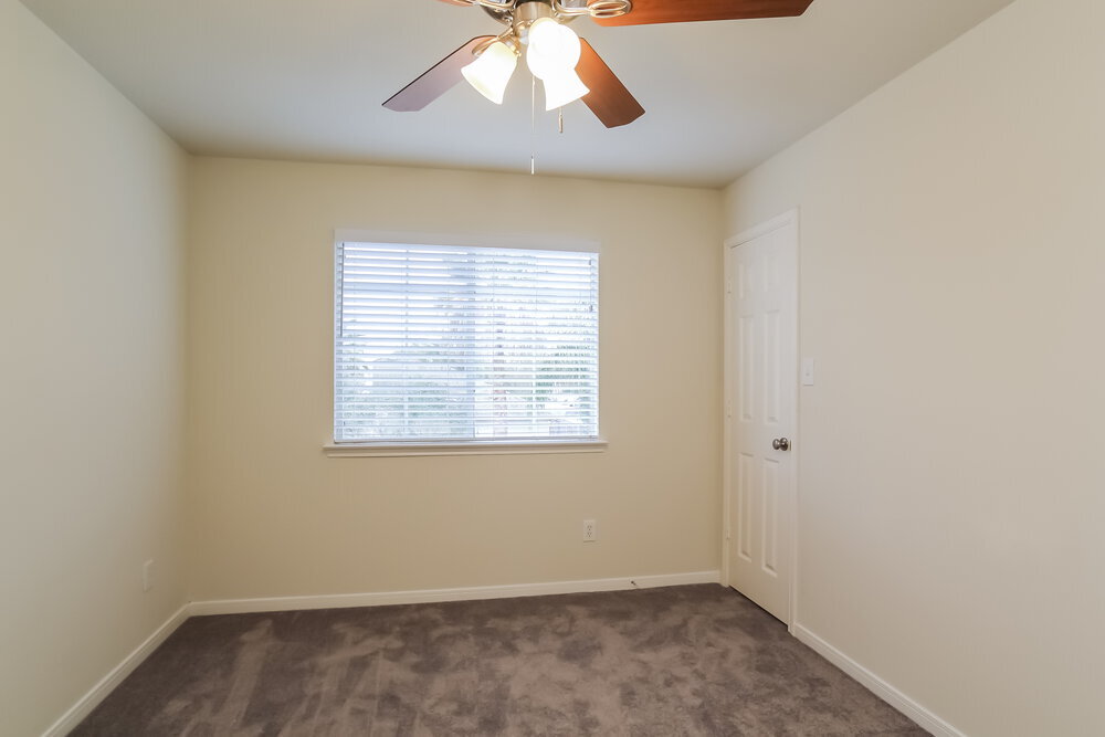 Building Photo - 519 Holly Crest Dr