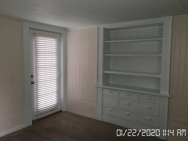 Building Photo - 545