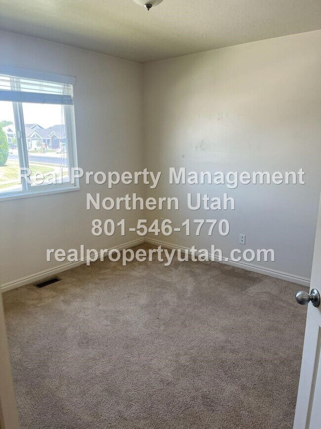 Building Photo - 3120 W 525 N