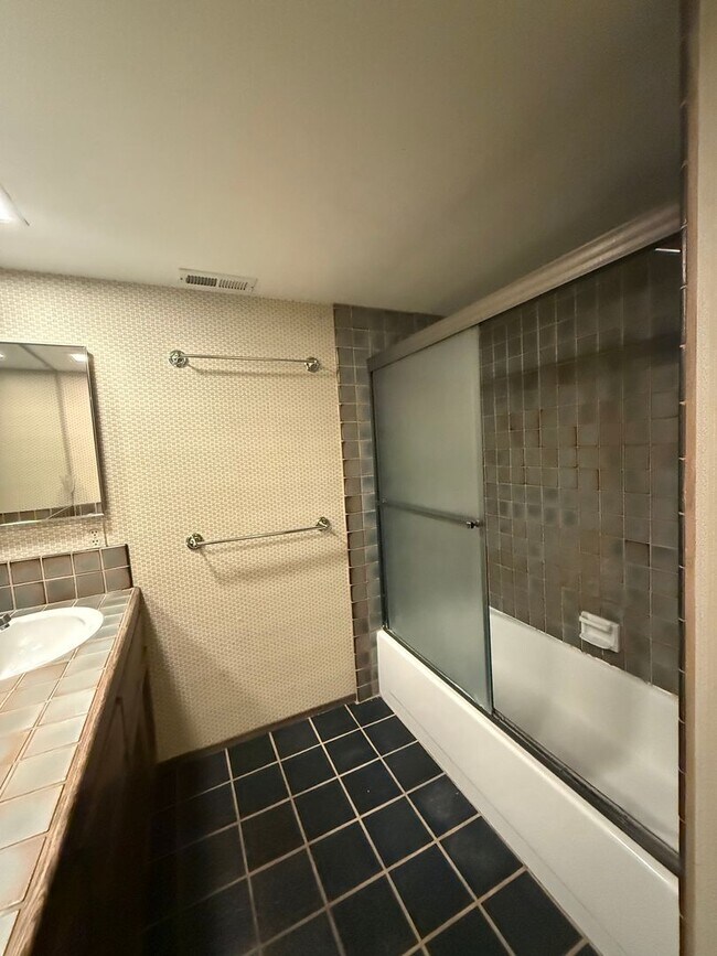 Building Photo - Santa Cruz Townhome Near UCSC! $500 off 1st month!