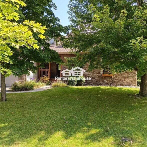 Primary Photo - 1035 Bay Cir