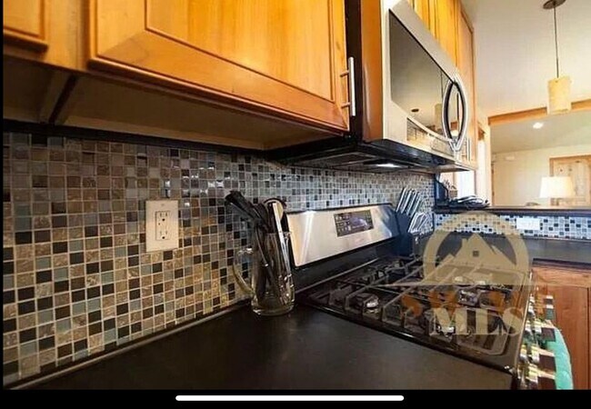 Building Photo - 3-Bedroom, 2-Bathroom Single-Level Home in Bozeman, MT