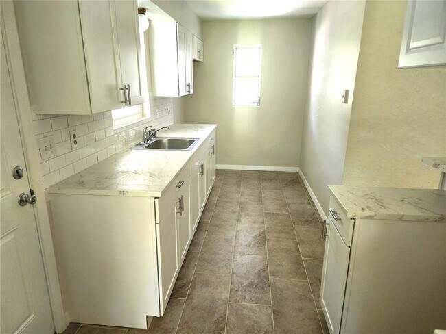 Building Photo - 554 Miriam Ave