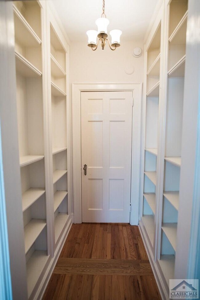 Building Photo - 285 Hampton Ct