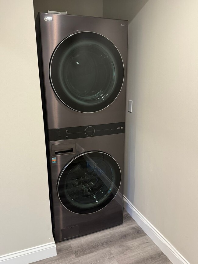 Building Photo - Brand New Apartment in Mukilteo with Parti...