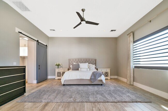 Building Photo - Stunning 4BR House in Phoenix