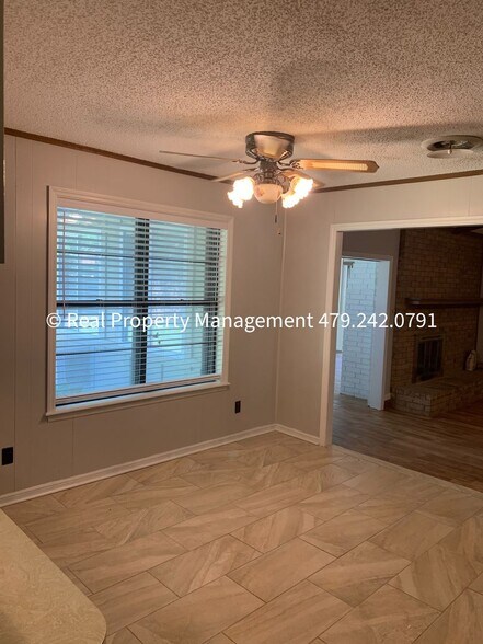 Building Photo - 9812 Meandering Way