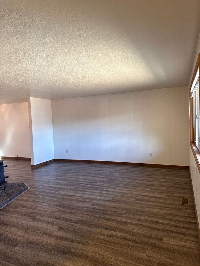 Building Photo - RV Parking, SMALL DOG OK, NE 3 Bdrm, 2 Bath House, All Appliances, Wood Stove, Dbl. Garage