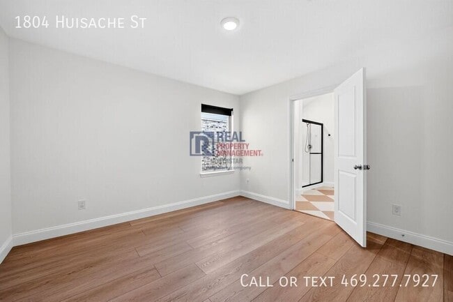 Building Photo - 1804 Huisache St