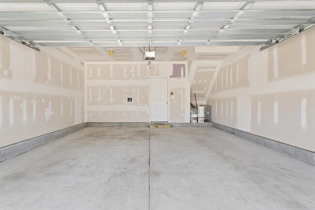 Building Photo - Quarterpath at Williamsburg – Two Primary Suites