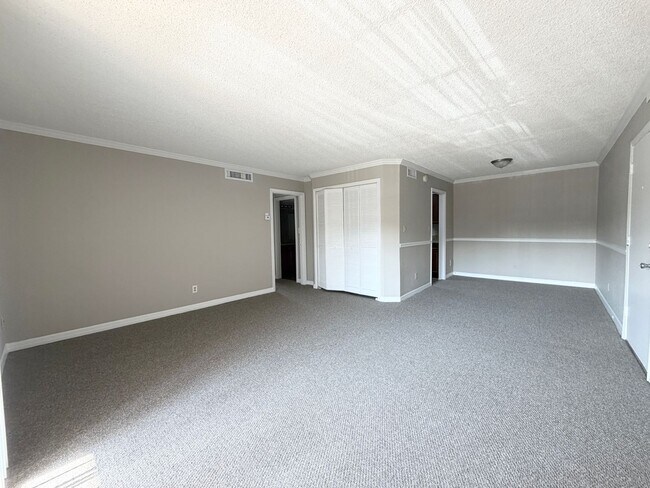 Building Photo - 2B/1B Condo 12 min from Orlando downtown