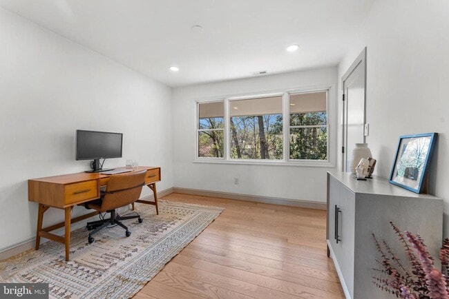 Building Photo - 2820 Ellicott St NW