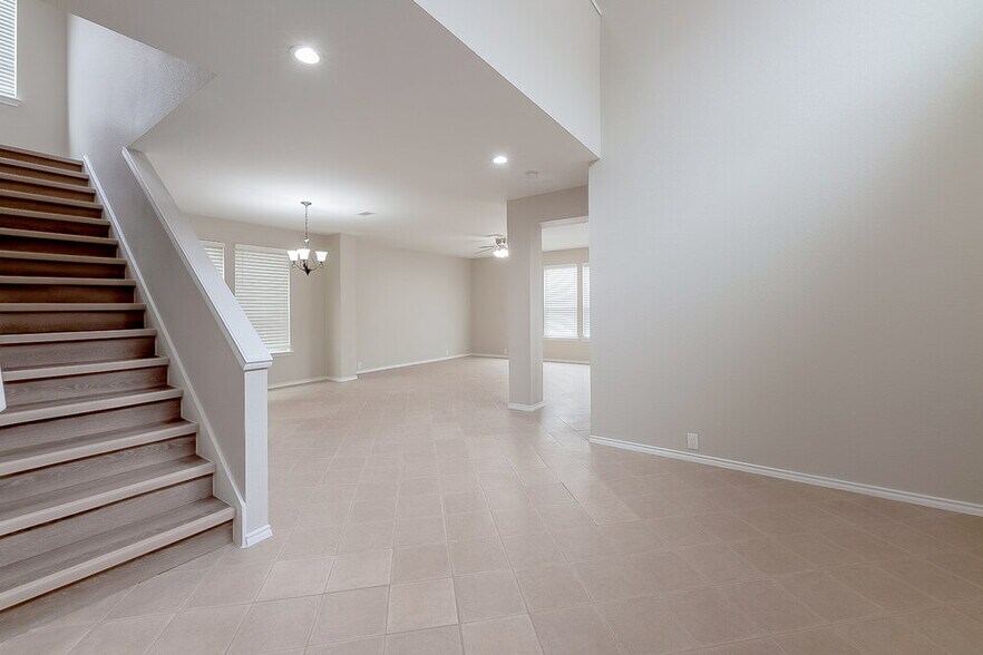 Building Photo - 26138 Flinton Dr