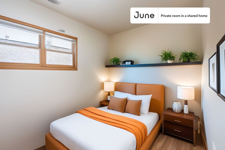 Primary Photo - Private bedroom in 3 bed/2 bath Home