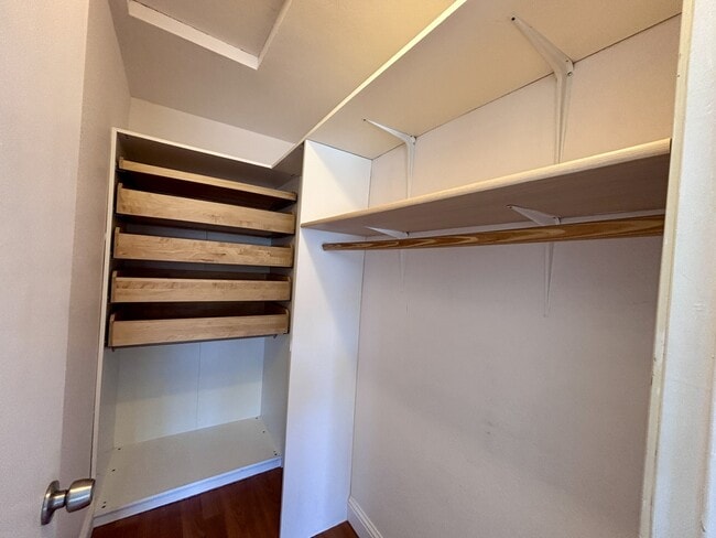 Building Photo - 1002 Devonwood