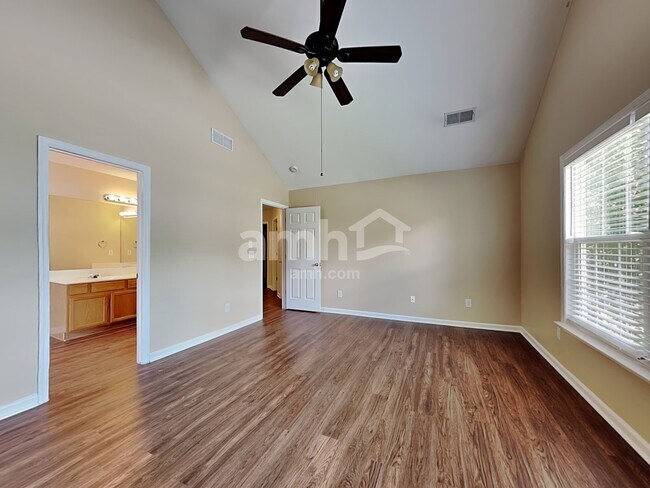 Building Photo - 1536 Cardinal Ln