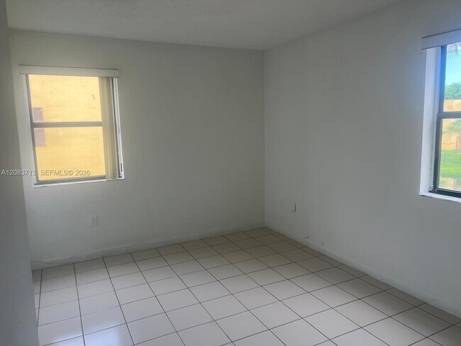Building Photo - 560 NW 114th Ave