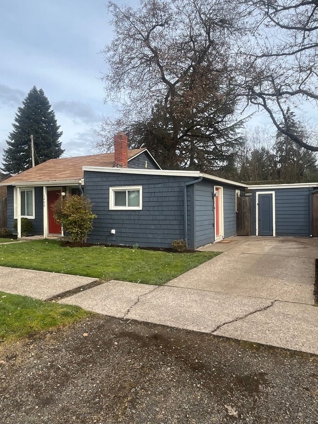 Building Photo - Remodeled 2-Bedroom Bungalow!