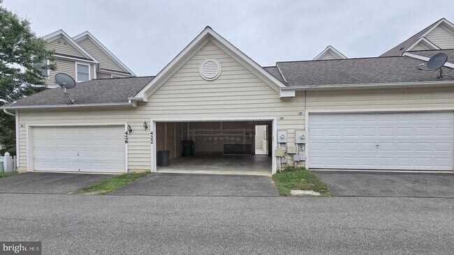 Building Photo - 422 Sheila St