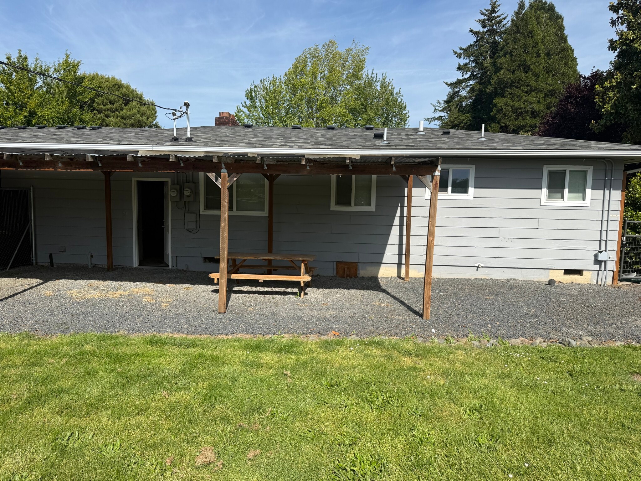 Building Photo - 406 Hillview Dr